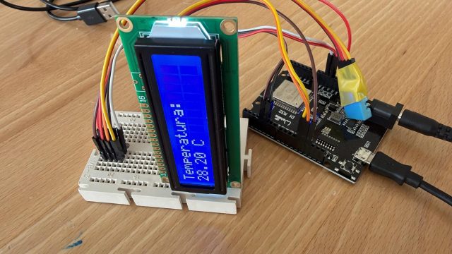 🌡️📟 Projecte IoT amb Wemos D1 i sensor DHT11

Mesurant la temperatura i la humitat en temps real amb una pantalla LCD. Aquest muntatge combina una Wemos D1 (ESP8266), un sensor DHT11 i una pantalla LCD per a visualitzar les dades ambientals de manera senzilla i eficient.

🔹 Temperatura en temps real
🔹 Mesura de la humitat ambiental
🔹 Connectivitat Wi-Fi amb ESP8266
🔹 Ideal per a projectes de domòtica i Internet de les Coses (IoT)

Aprenent, experimentant i creant solucions intel·ligents amb electrònica i programació. 🚀

#IoT #ESP8266 #WemosD1 #DHT11 #Electrònica Programació Domòtica Maker DIY Tecnologia Sensors LCD ProjecteIoT València